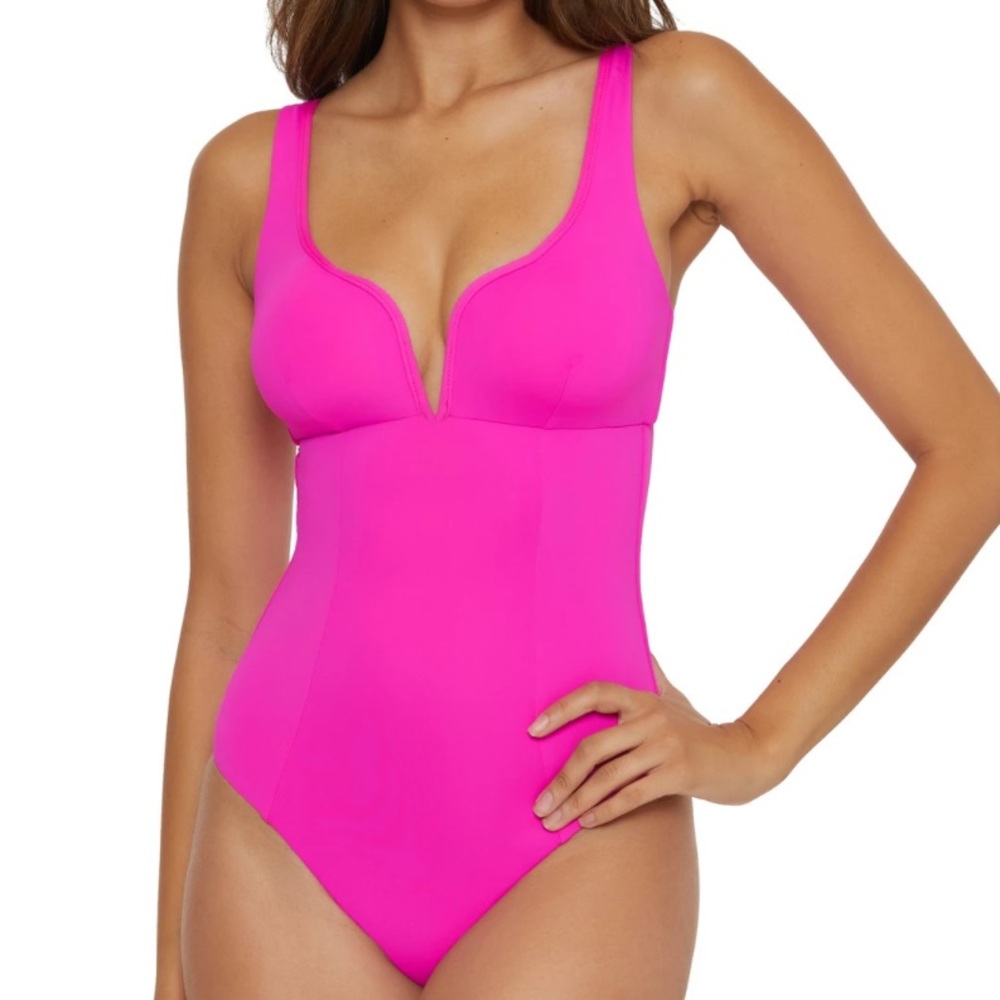 BECCA BY REBECCA VIRTUE
Erin Plunge One Piece Swimsuit. Size medium
